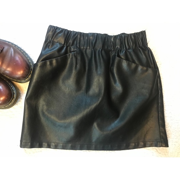 Wild Fable Dresses & Skirts - Wild Fable faux leather mini skirt size medium 🖤